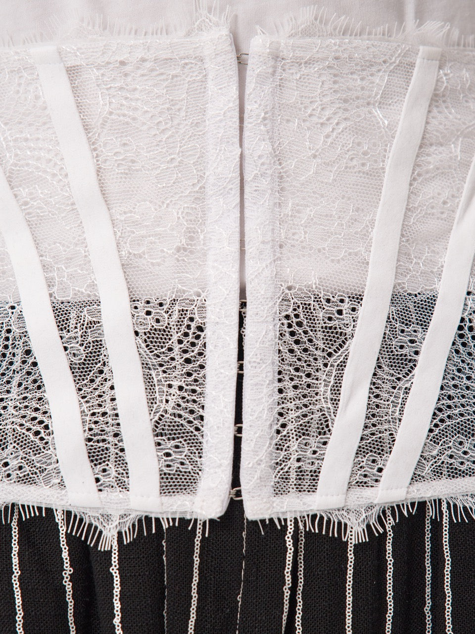Пояс корсетный из кружева