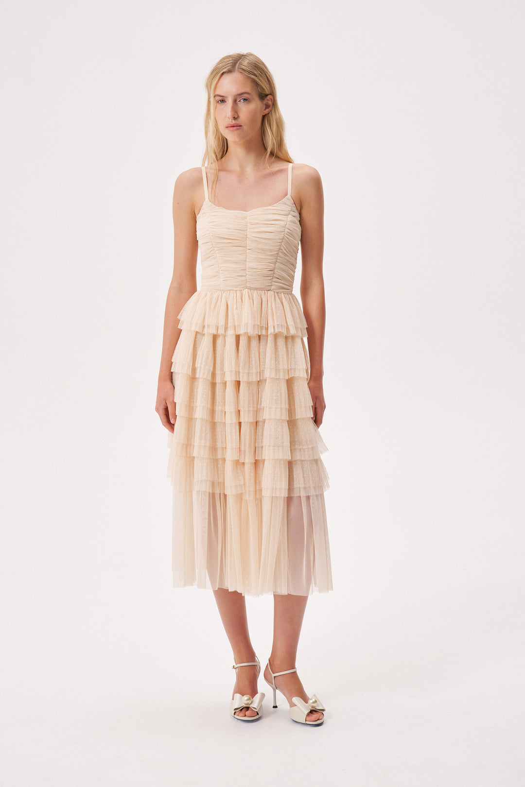 Платье с воланами из мягкой сетки гофре в горошек