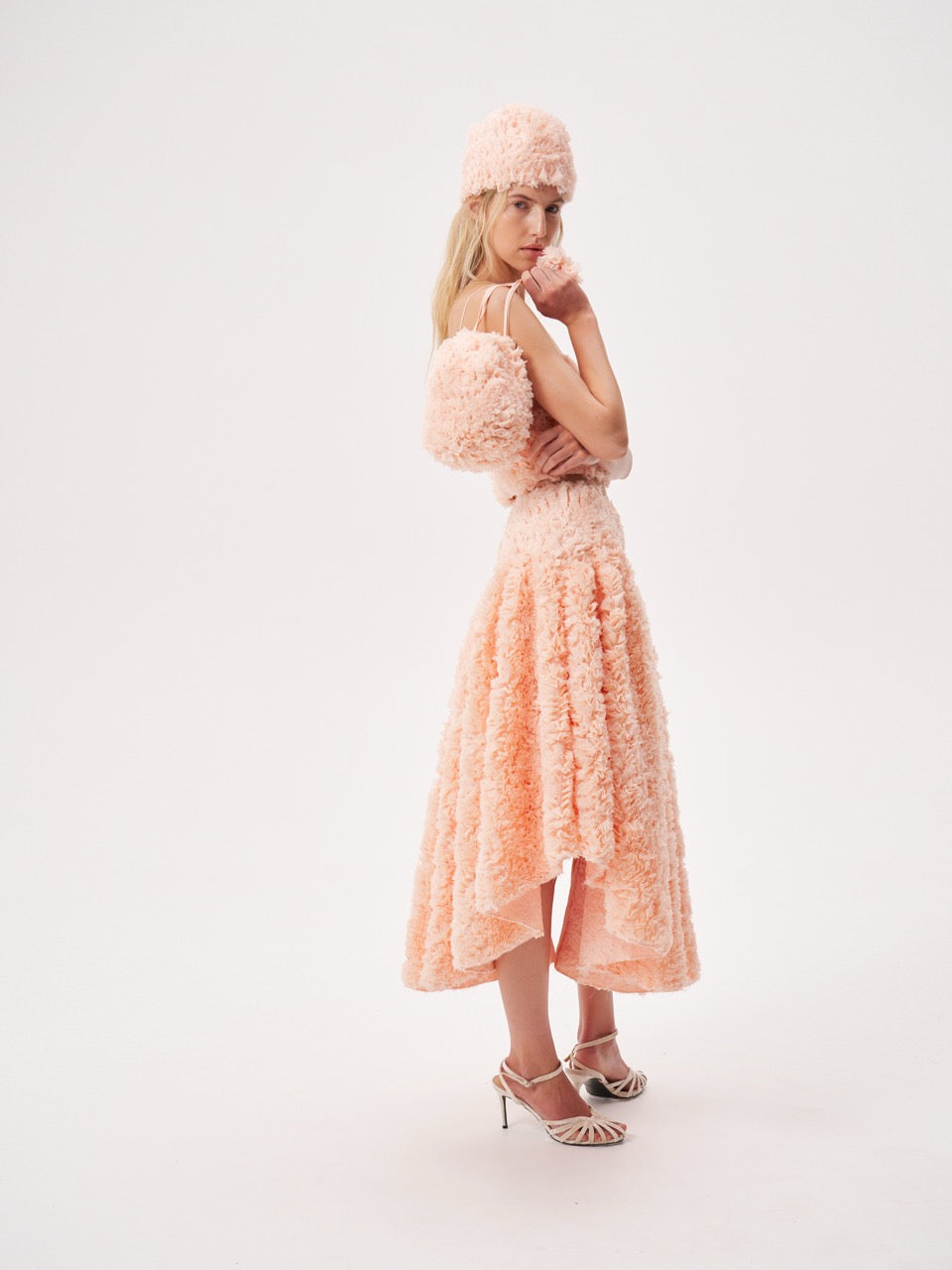 Головной убор из фактурной ткани