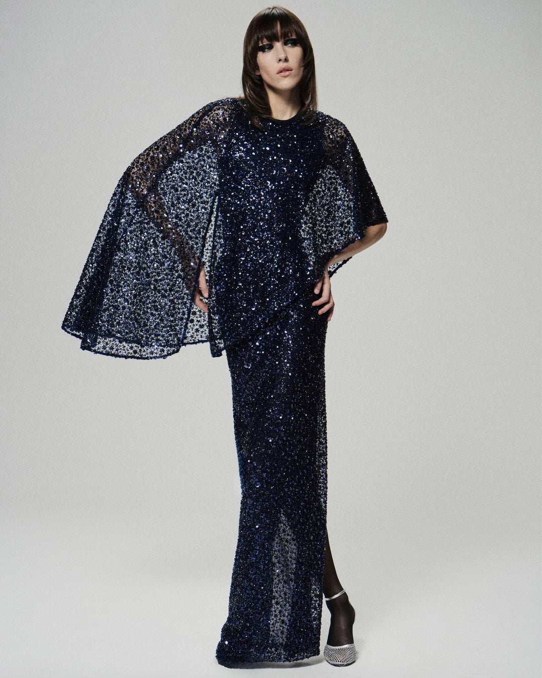 Кейп из ткани, расшитой бисером и пайетками