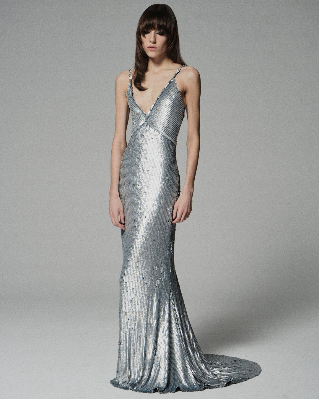 Платье в пол из ткани, расшитой пайетками