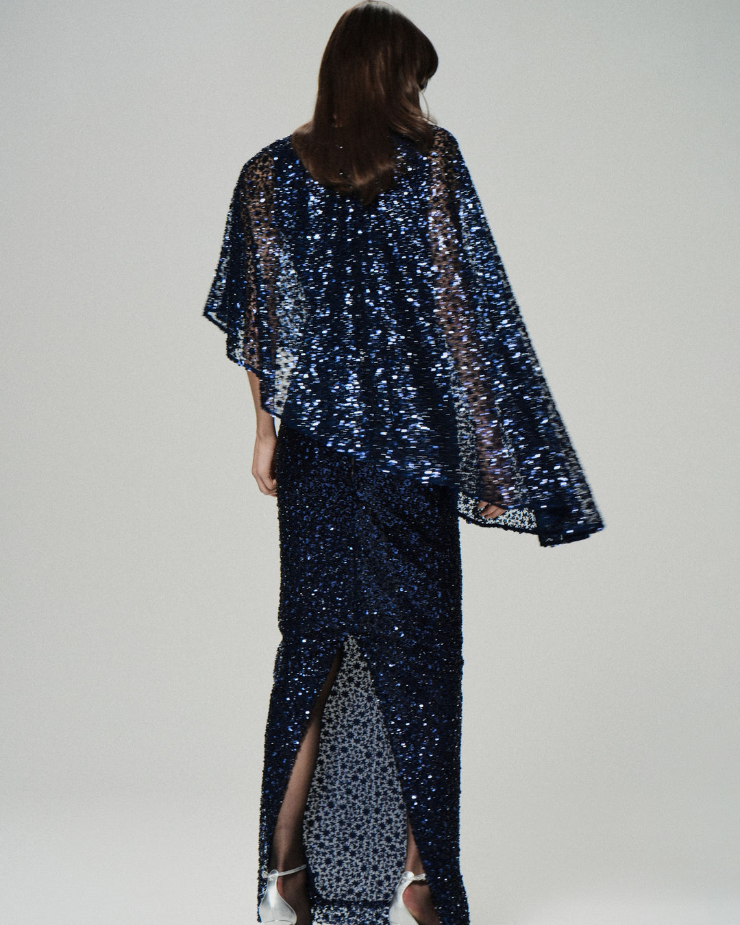 Кейп из ткани, расшитой бисером и пайетками