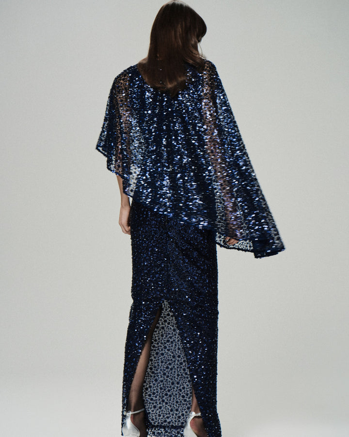 Кейп из ткани, расшитой бисером и пайетками