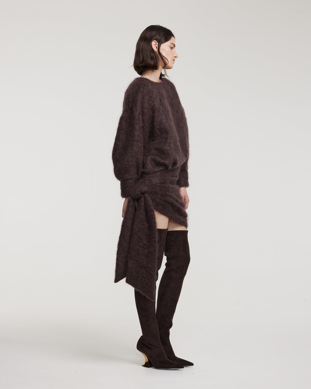 Платье-мини из мохера с драпировкой и декоративным узлом