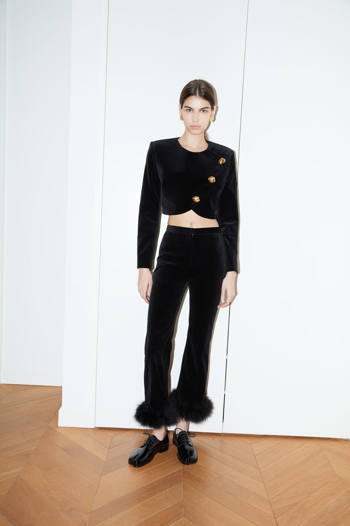 Бархатный жакет с золотыми пуговицами