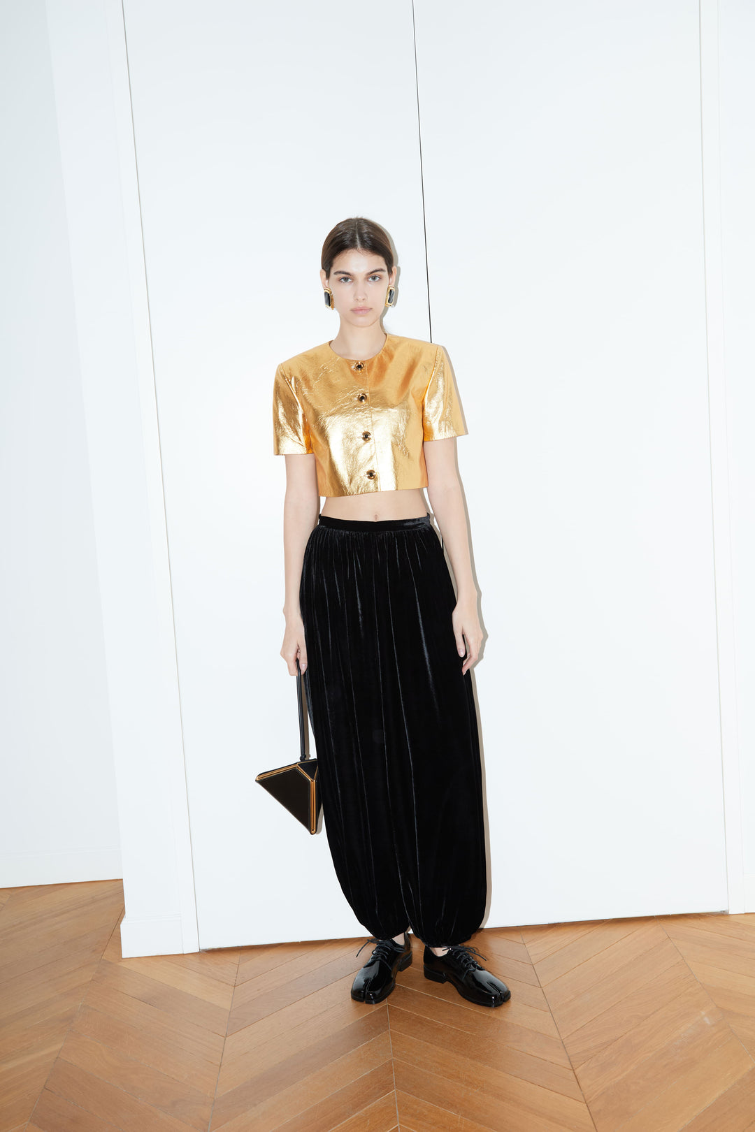 Укороченный жакет из кожи