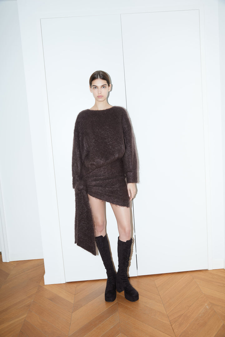 Платье-мини из мохера с драпировкой и декоративным узлом