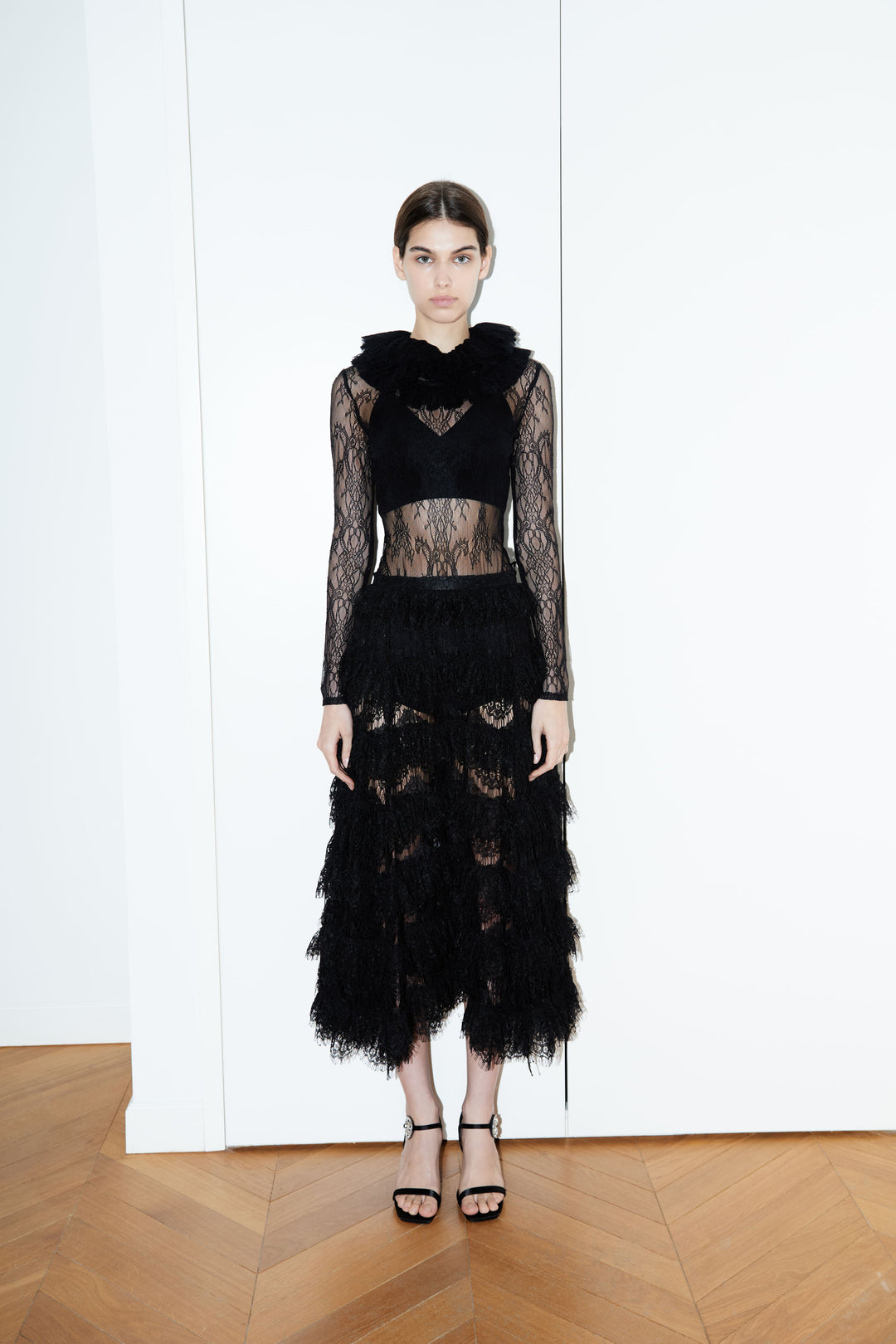 Черная юбка из кружева с нижней юбкой