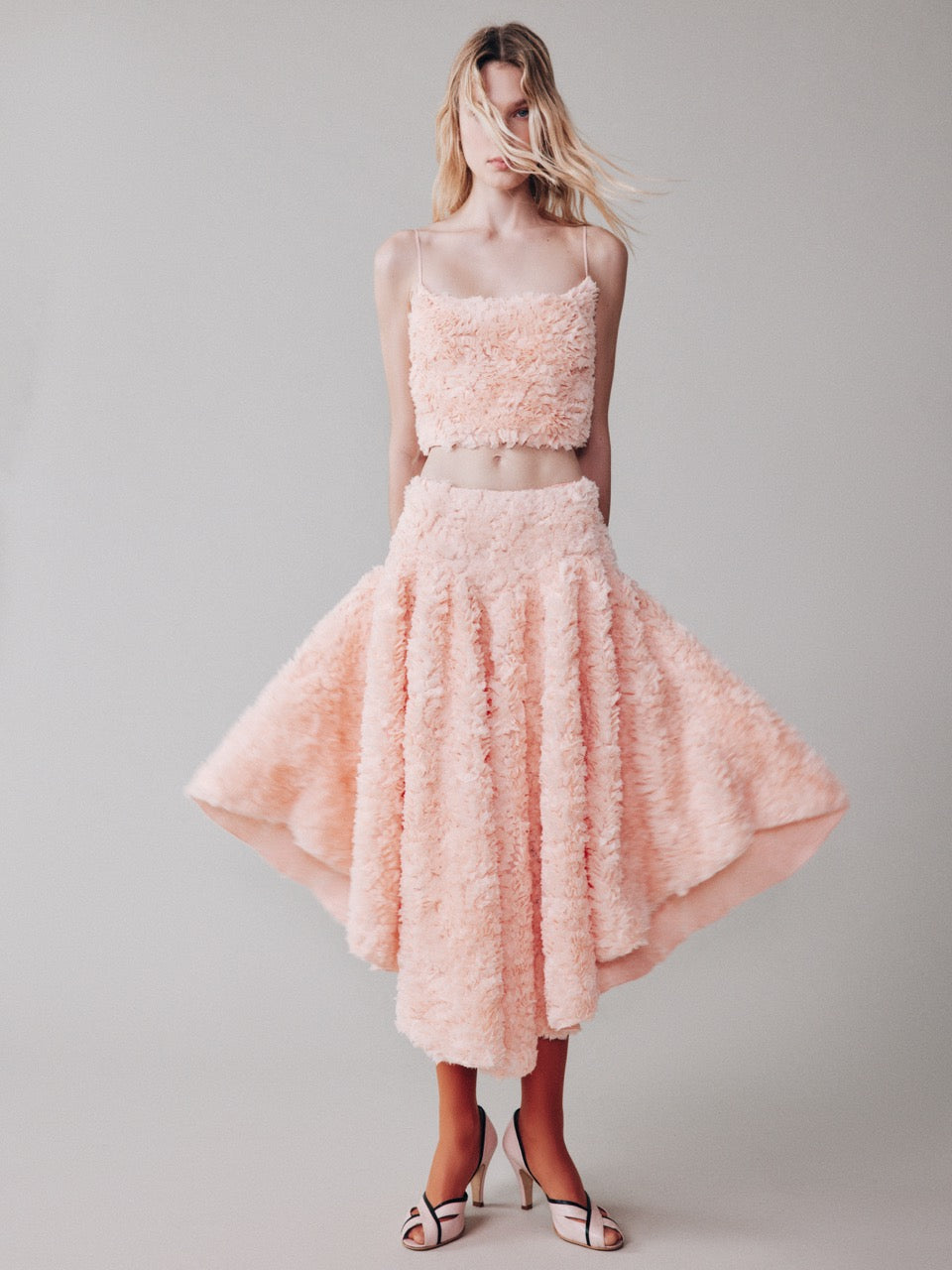 Укороченный топ из фактурной ткани