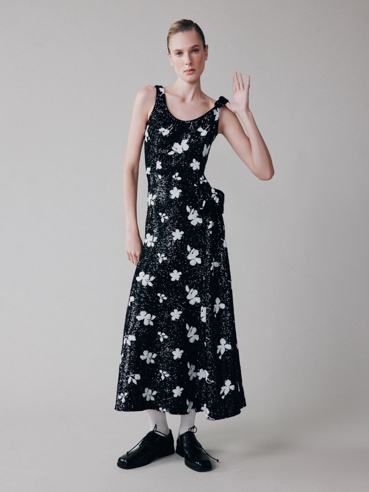 Платье с пайетками и декоративным бантом