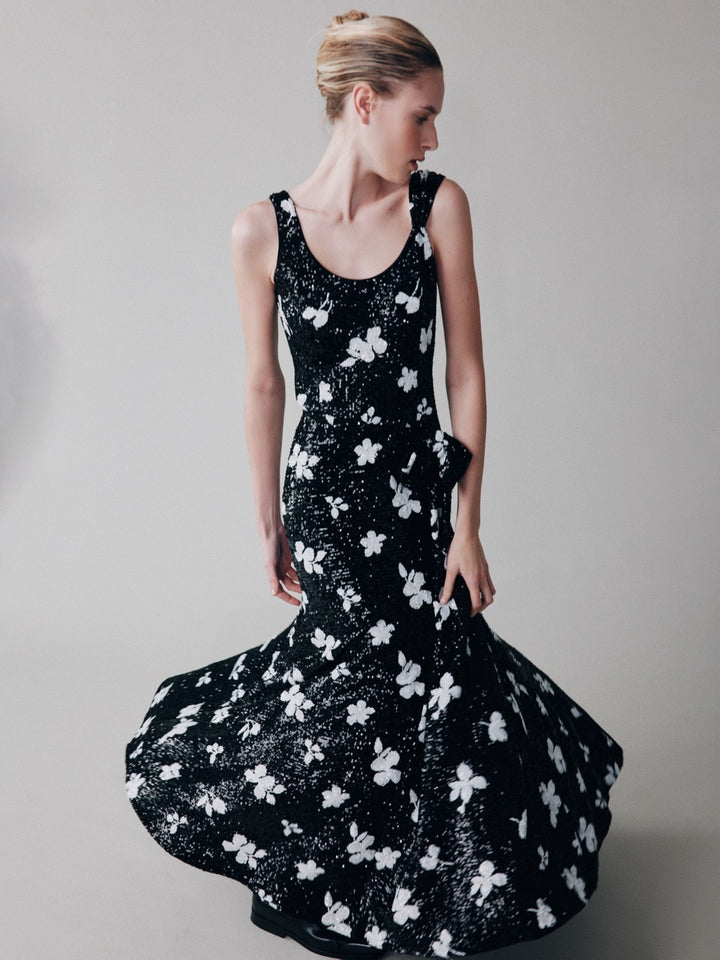 Платье с пайетками и декоративным бантом