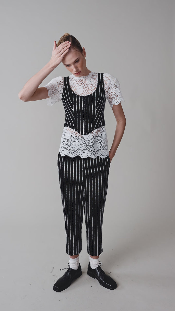 Топ с подплечниками из кружева