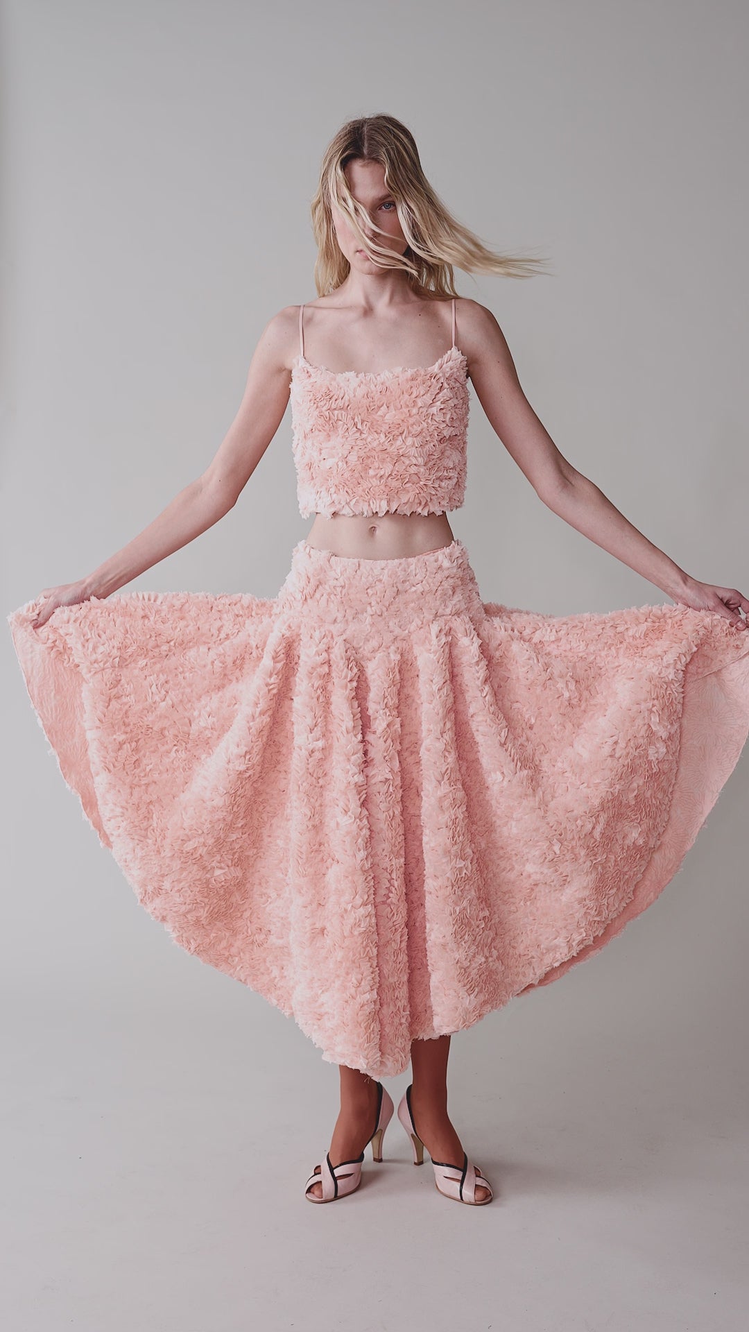 Укороченный топ из фактурной ткани