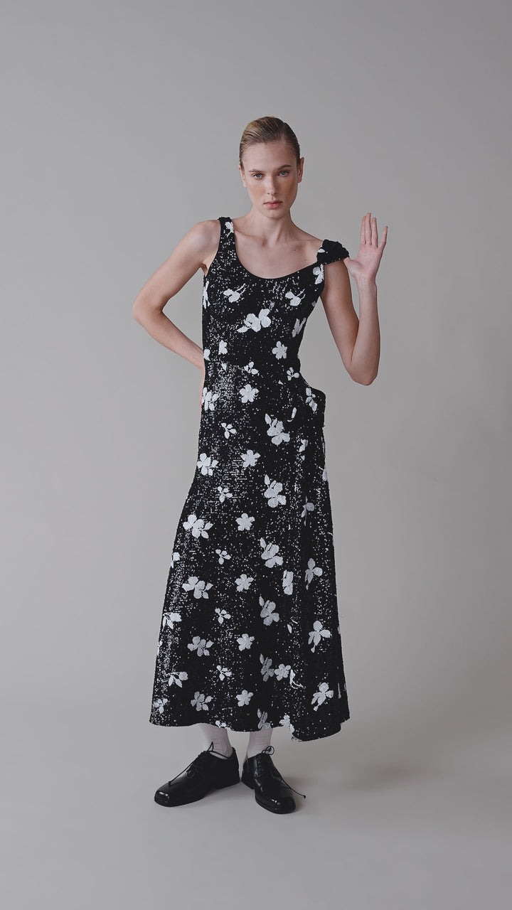 Платье с пайетками и декоративным бантом