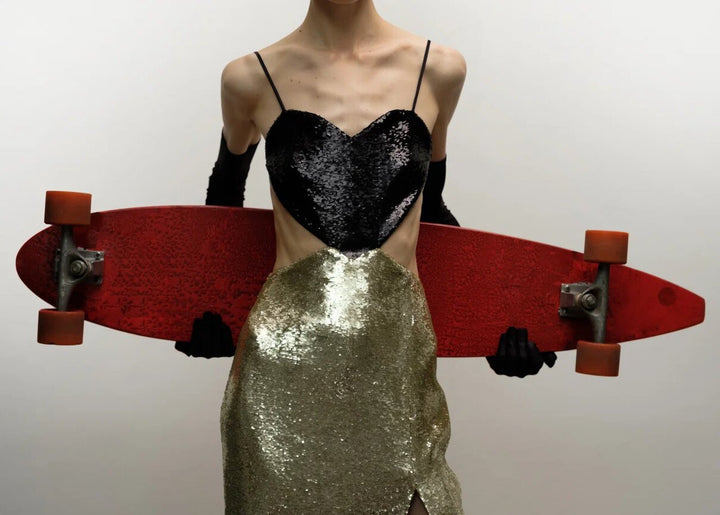 Платье из ткани с пайетками с золотой юбкой